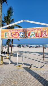 Apartamento Guarujá enseada 2 dormitórios pé na areia