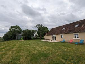 Maisons de vacances Grande Maison de Campagne avec Jardin Clos, Proche Levroux, 12 Pers., Chateaux, Zoo de Beauval - FR-1-591-176 : photos des chambres