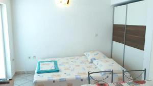 Apartments with parking space Omisalj, Krk - 22474