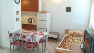 Apartments with parking space Omisalj, Krk - 22474