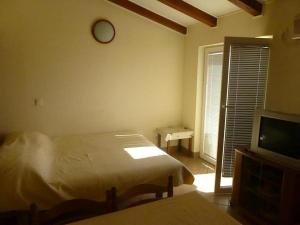 Apartments with parking space Omisalj, Krk - 22474