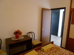 Apartments with parking space Omisalj, Krk - 22981