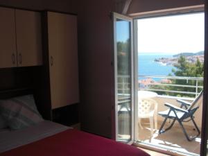 Family-friendly apartments with swimming pool Kali, Ugljan - 23026