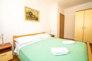 Apartments with parking space Baska, Krk - 23071