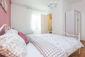 Apartments by the sea Bibinje, Zadar - 23089