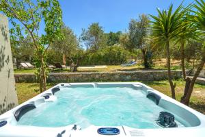 Villa Marian with Private Swimming Pool & Jacuzzi