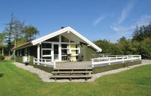 Three-Bedroom Holiday Home In Humble