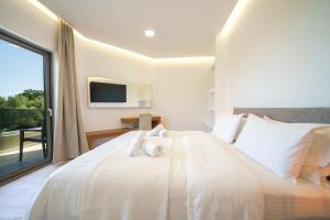 Luxury Villa Marian with Private Pool and Jacuzzi near the Beach of Georgioupoli