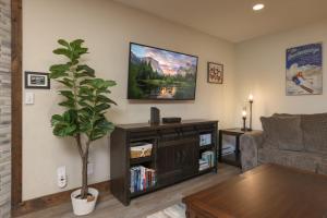 Park Place Pikes Peak Condo: Ski In, Walk To Main St