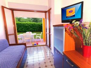 Bright apartment with private garden-Beahost