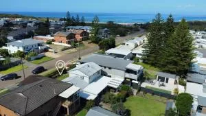 Suzie Q - Spacious 4BR home - 150m to beach - Pet Friendly - Bobs Farm
