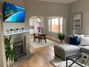 Beautiful remodeled 2 bedroom home near Rio Grande River.