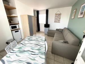 Maisons de vacances Maison La Tranche-sur-Mer, 2 pieces, 4 personnes - FR-1-22-256 : photos des chambres