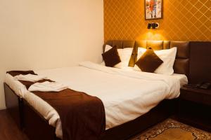 Hotel Siddhi Vinayak Regency, Mg Marg