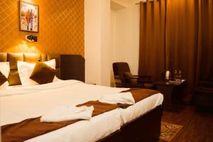 Hotel Siddhi Vinayak Regency, Mg Marg