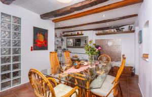 Lovely Home In Gornji Lopci With Wifi