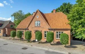 6 Bedroom Amazing Home In Roslev - Åsted