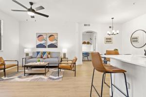 CozySuites Glendale by the stadium with pool 13