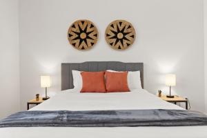 CozySuites Glendale by the stadium with pool 13