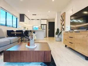 Modern & Cozy 3-Bedroom Home + Great Location - Westlake