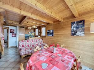 Charmant appart 3 pièces proche des pistes avec parking et terrasse - FR-1-560-140