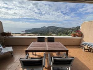 PRECIOSO APARTAMENTO CON VISTAS AL MAR Y PISCINA EN AIGUABLAVA - ES-226-4