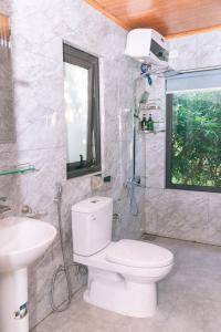 Phòng Ngủ Tập Thể Cho Cả Nam Và Nữ (Mixed Dormitory Room)