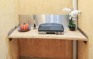 Amazing Home In Lisle-Sur-La-Sorgue