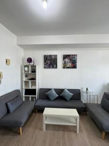 Vinia Infinity Studio 1 Near Malls with WiFi and Netflix