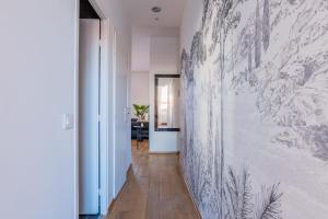 Upscale 3-room apartment 200m from the Palais