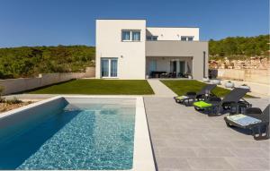 Gorgeous Home In Smrika With Kitchen 