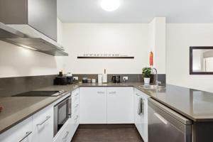 Spacious Holiday Apart on Hay St CBD