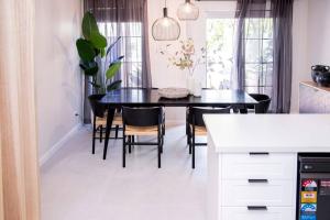 Stunning Northbridge Townhouse W Off St Parking