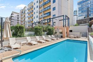 1BDR East Perth - Tennis court Gym and Pool