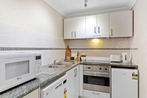 1BDR East Perth - Tennis court Gym and Pool