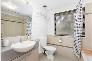 1BDR East Perth - Tennis court Gym and Pool