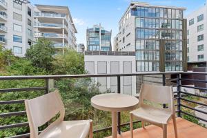 1BDR East Perth - Tennis court Gym and Pool