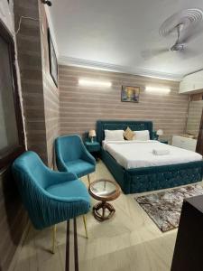 Divine India Service Apartment 3 BHK D-198 Saket