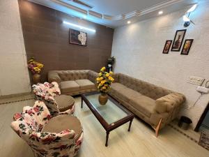Divine India Service Apartment 3 BHK D-198 Saket