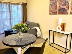 Prime Location 1 Bdr Apt in Perth