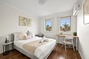 Comfy Double Room in Panania - Nearby Stations & Shops - Shared Bathroom - Sandy Point