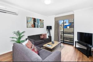 Executive Apt - 2BR 1BA w Parking