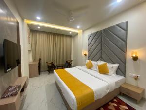 Hotel Aditya Grand