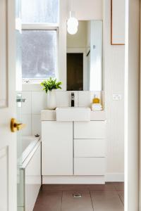 Paris End of St Kilda Apartment