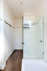 Paris End of St Kilda Apartment