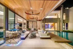 Villa de Prestige avec Cinéma et Discothèque Privés dans un Domaine Golfique - Pointe d'Esny