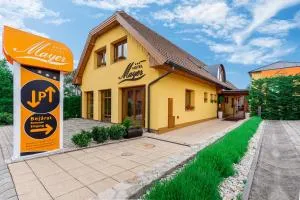 Hotel Mayer Alsóörs - 乔保克