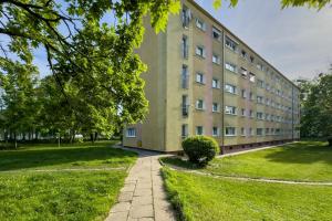 Bukowska Elegancki Apartament z 1 Sypialnią i Biurkiem by Noclegi Renters
