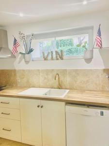 Villas Maison avec jardin et 3 petits chats , proche du Chateau Lacoste : photos des chambres