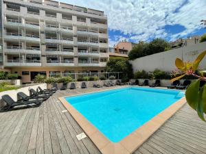Duplex en bord de mer avec piscine et parking